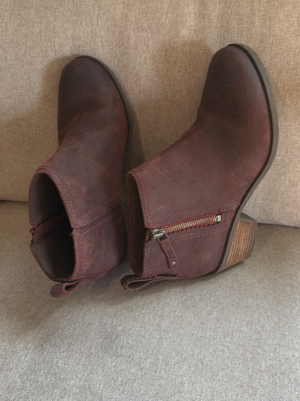 Teva Burgundy Leather Ankle Booties with Side Zip size 7.5 - Picture 3 of 9